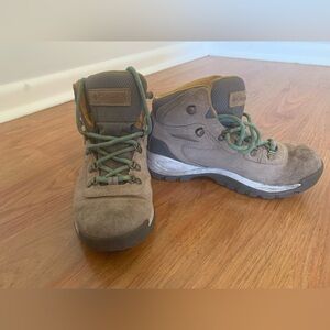 Columbia Women's Newton Ridge Plus Waterproof Amped Hiking Boot
